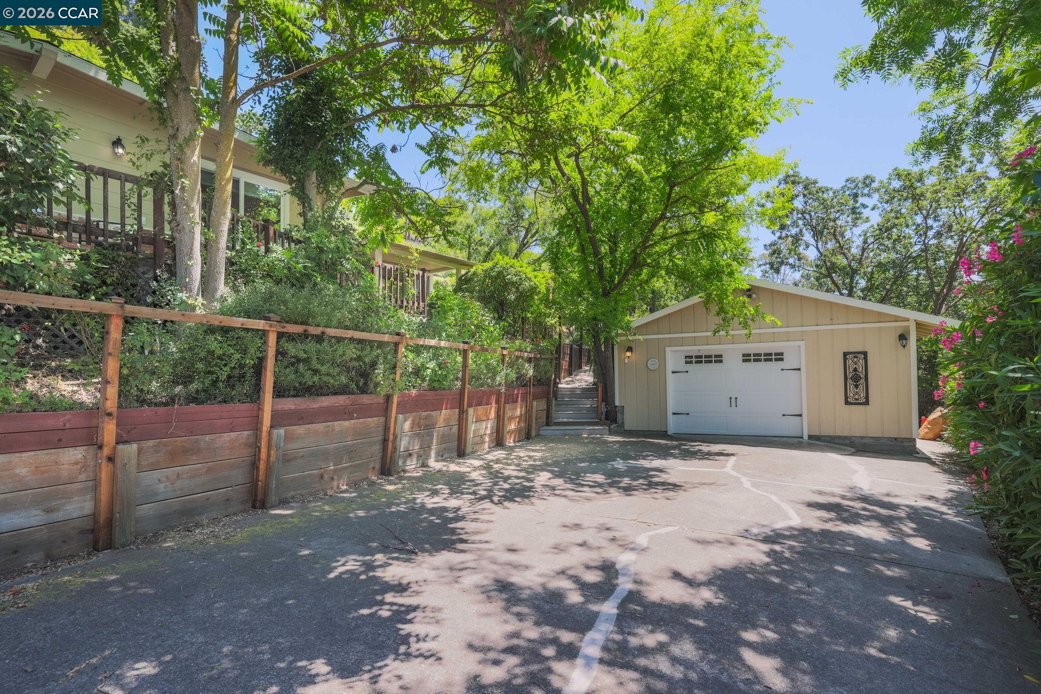 205 Summit Rd