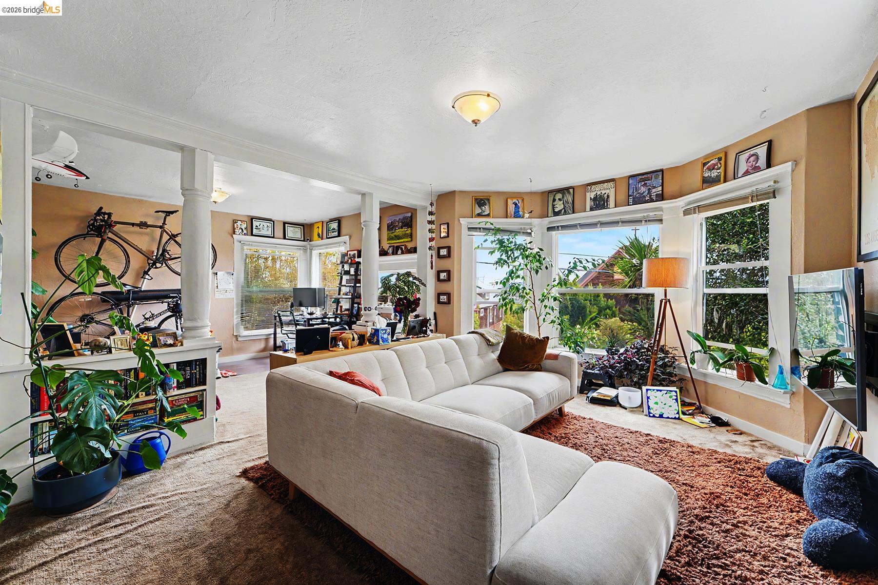 213 Nicholl Ave