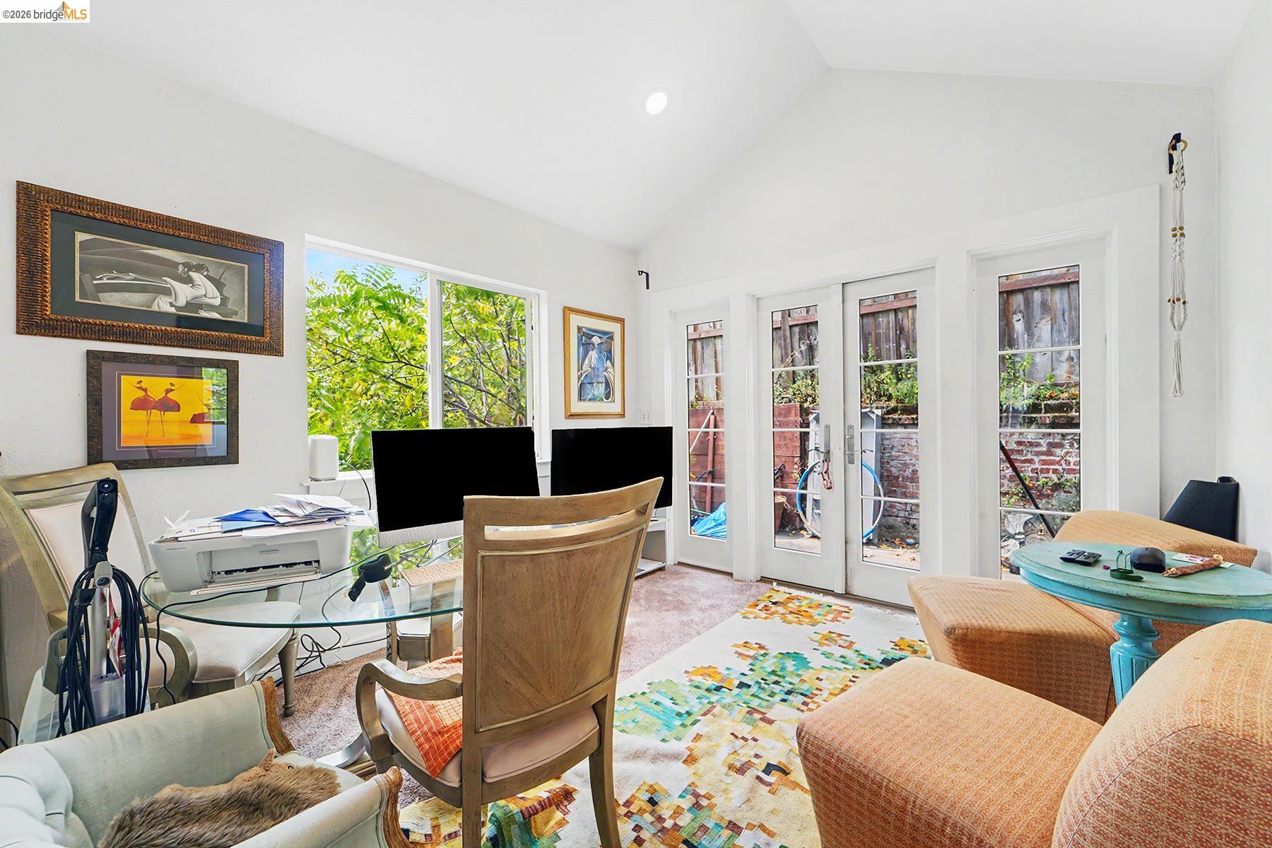 213 Nicholl Ave