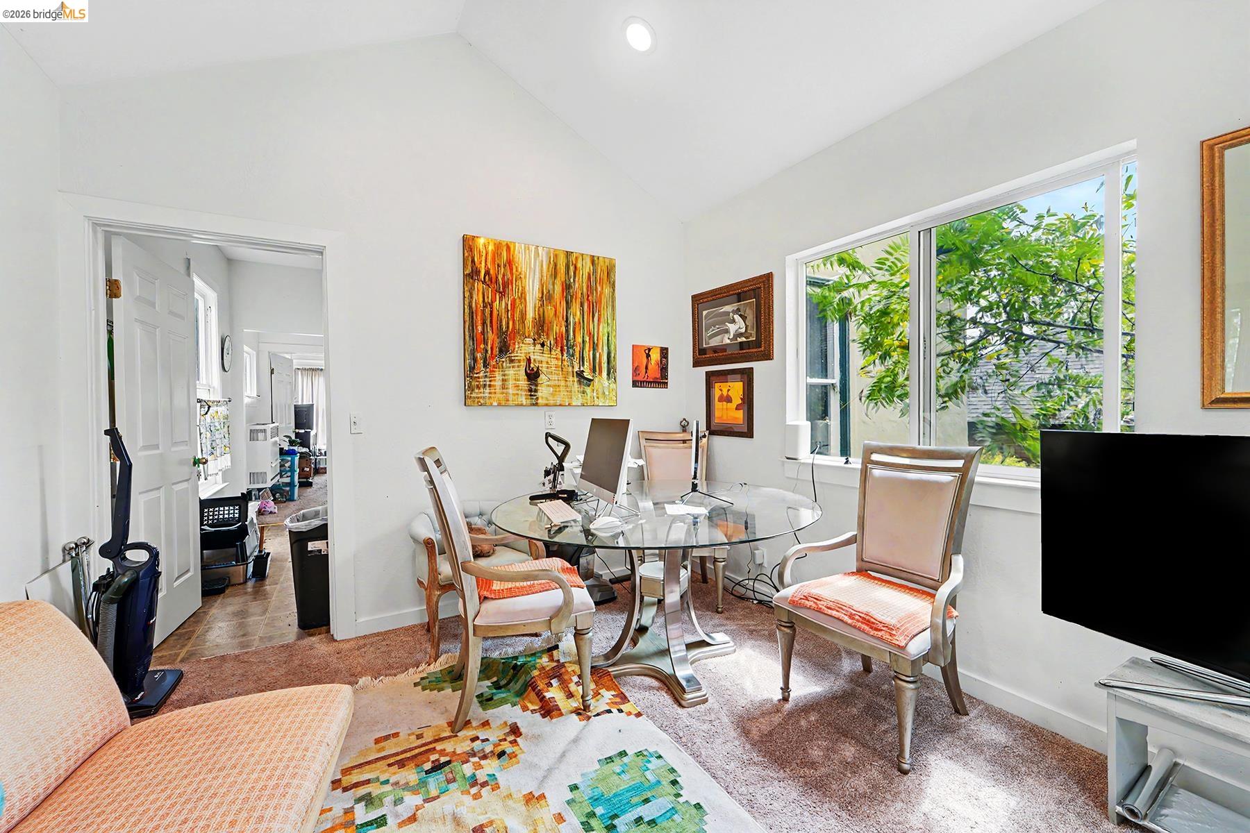 213 Nicholl Ave