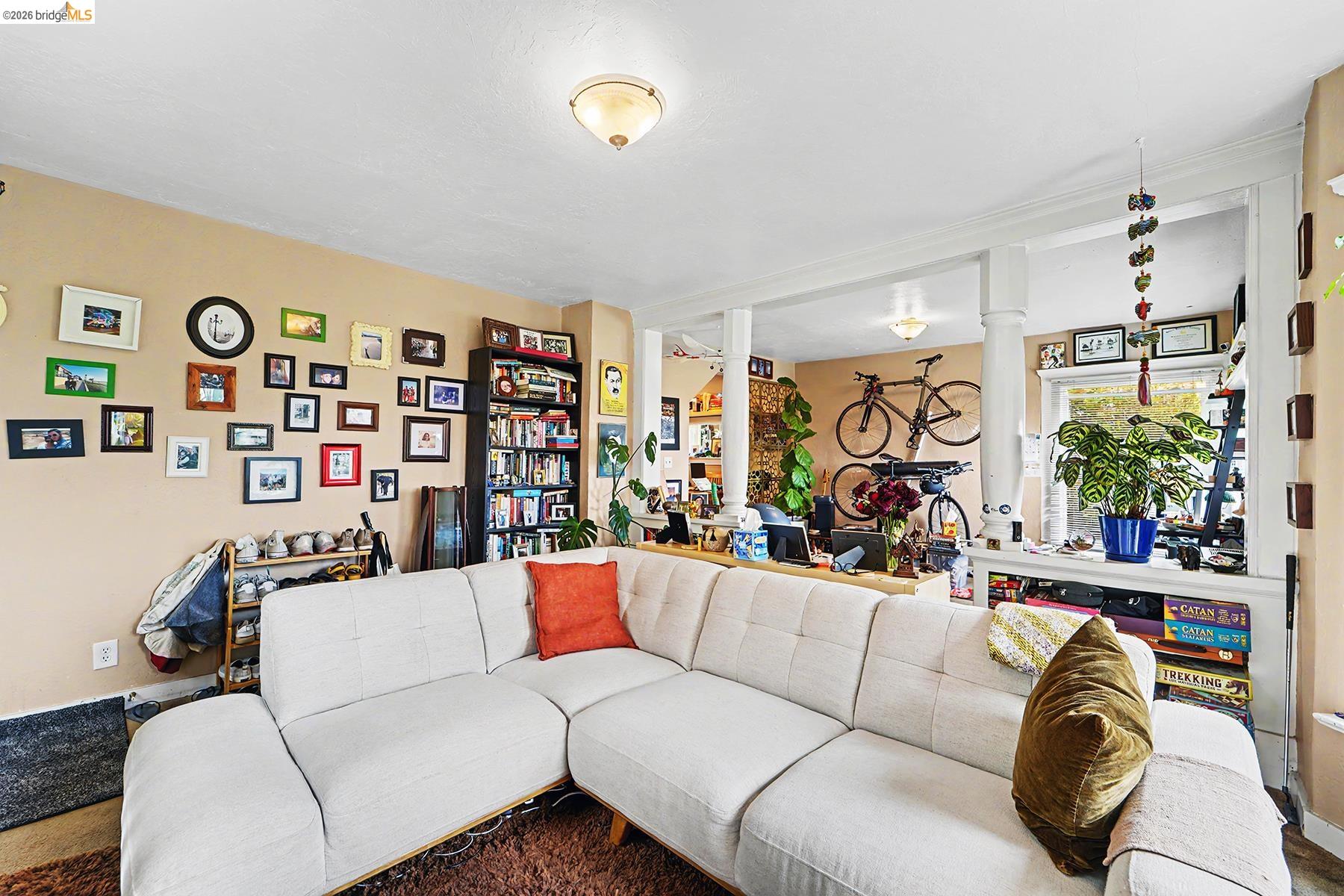 213 Nicholl Ave