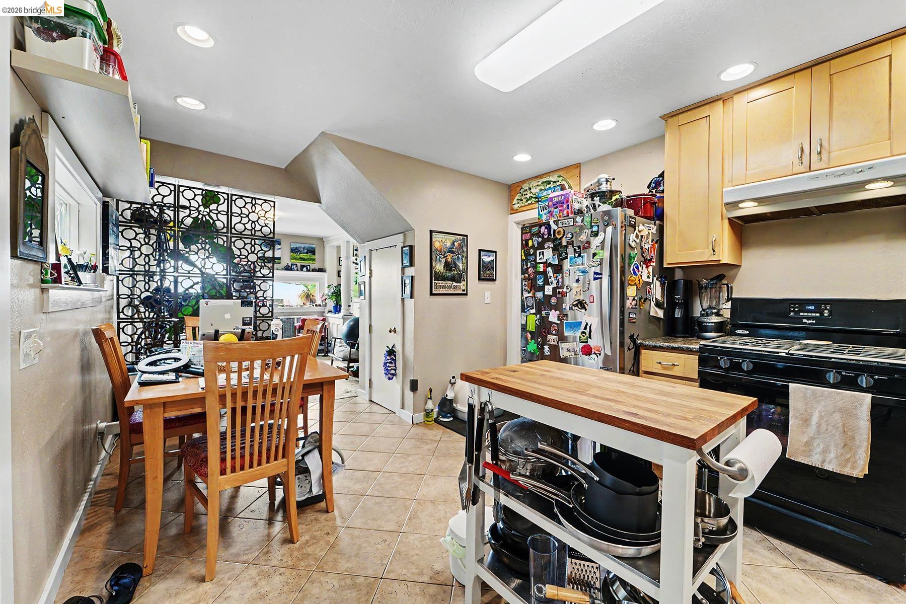 213 Nicholl Ave