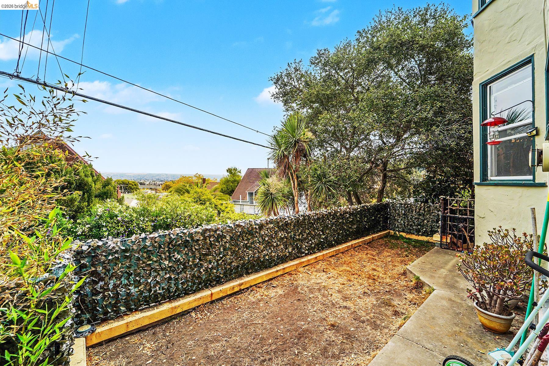 213 Nicholl Ave