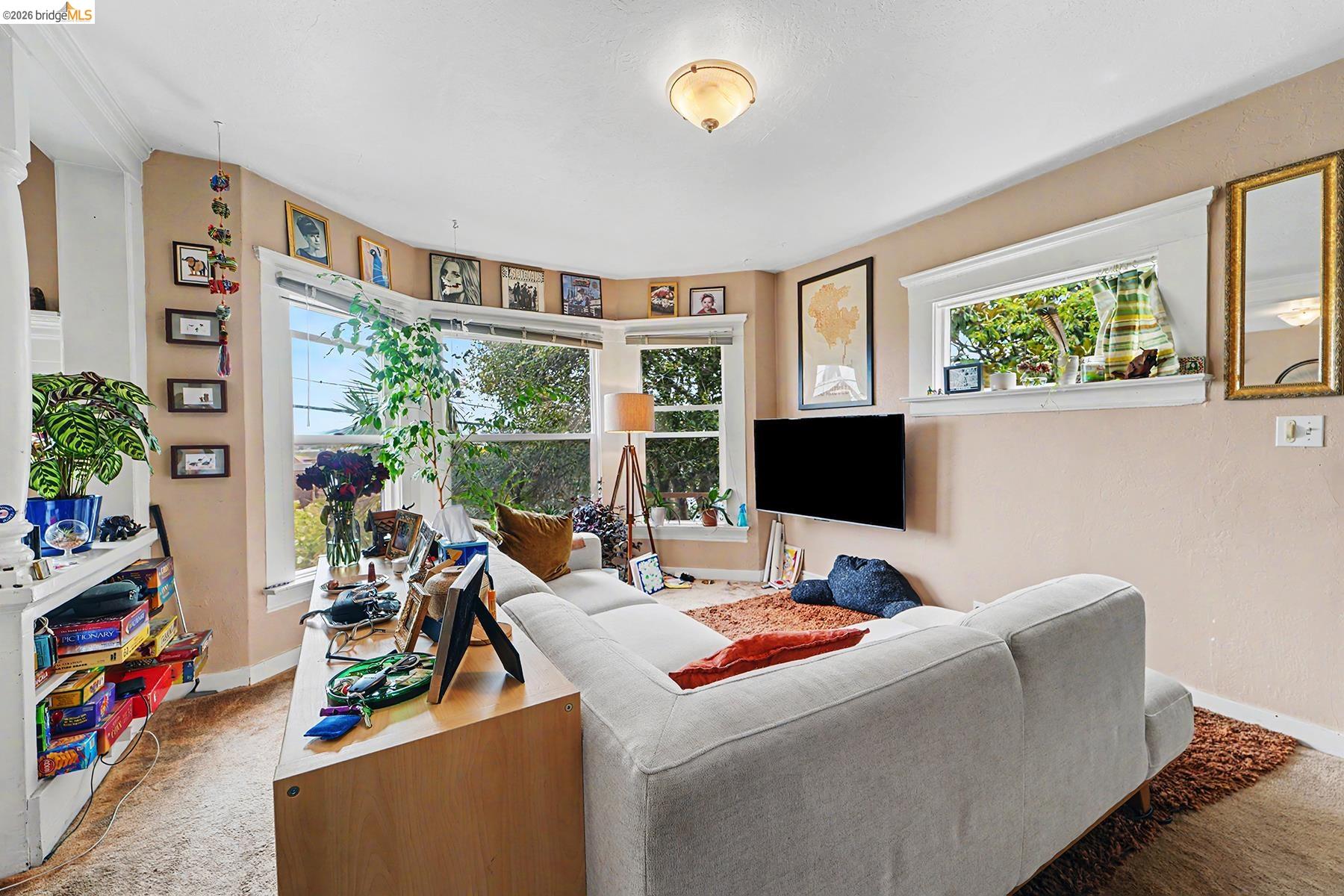 213 Nicholl Ave