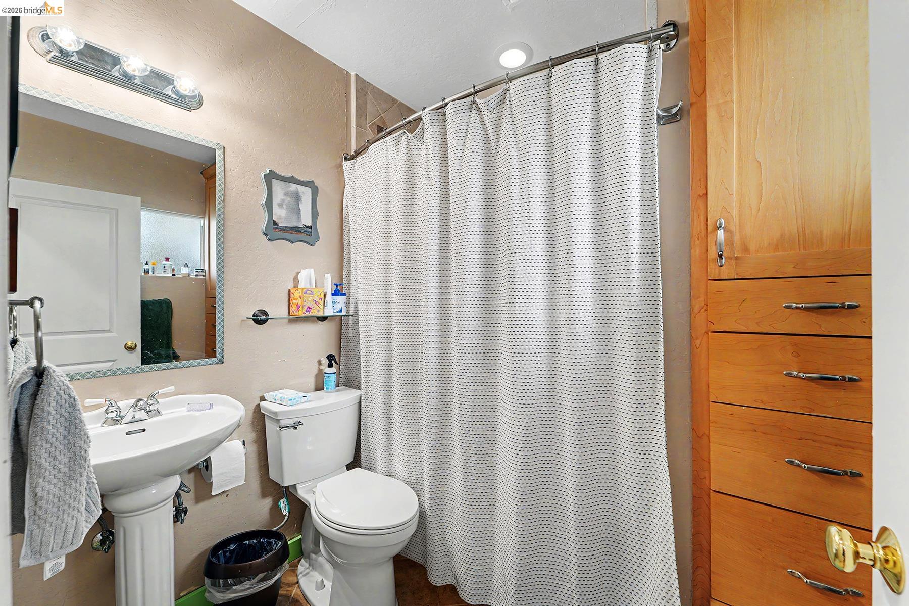 213 Nicholl Ave