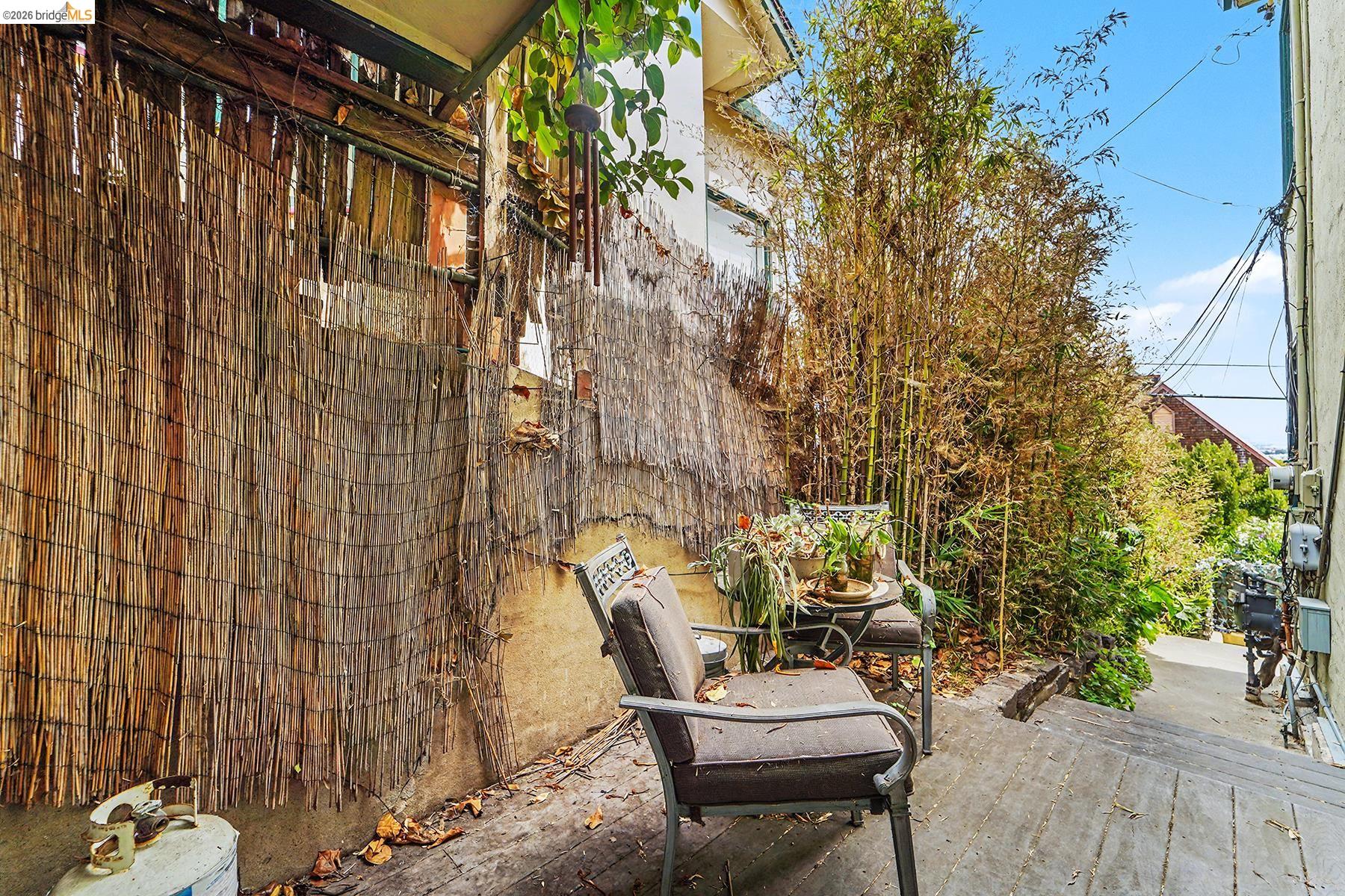 213 Nicholl Ave