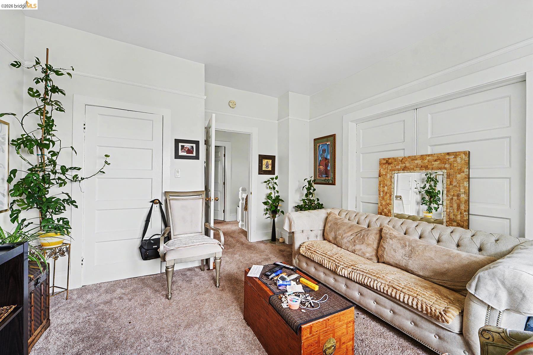 213 Nicholl Ave