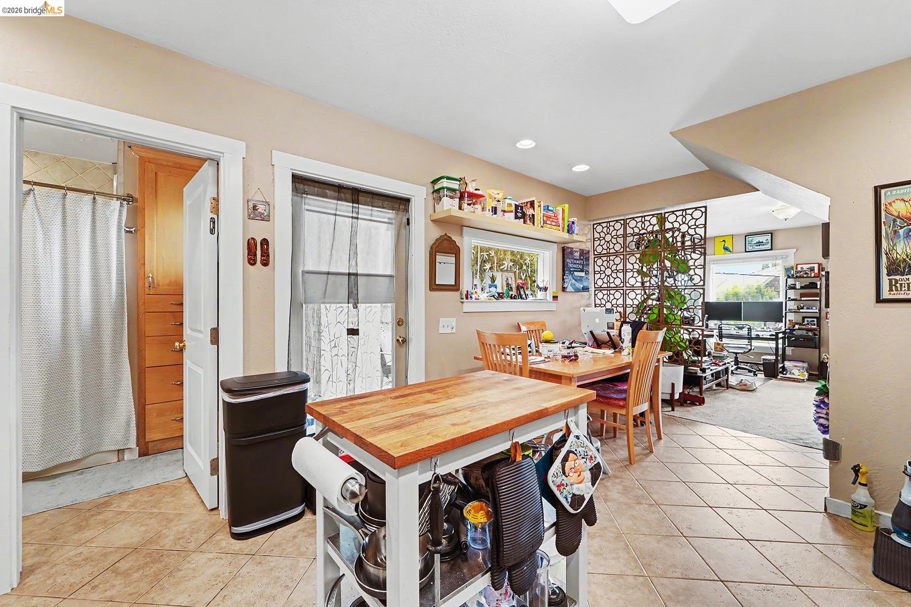 213 Nicholl Ave