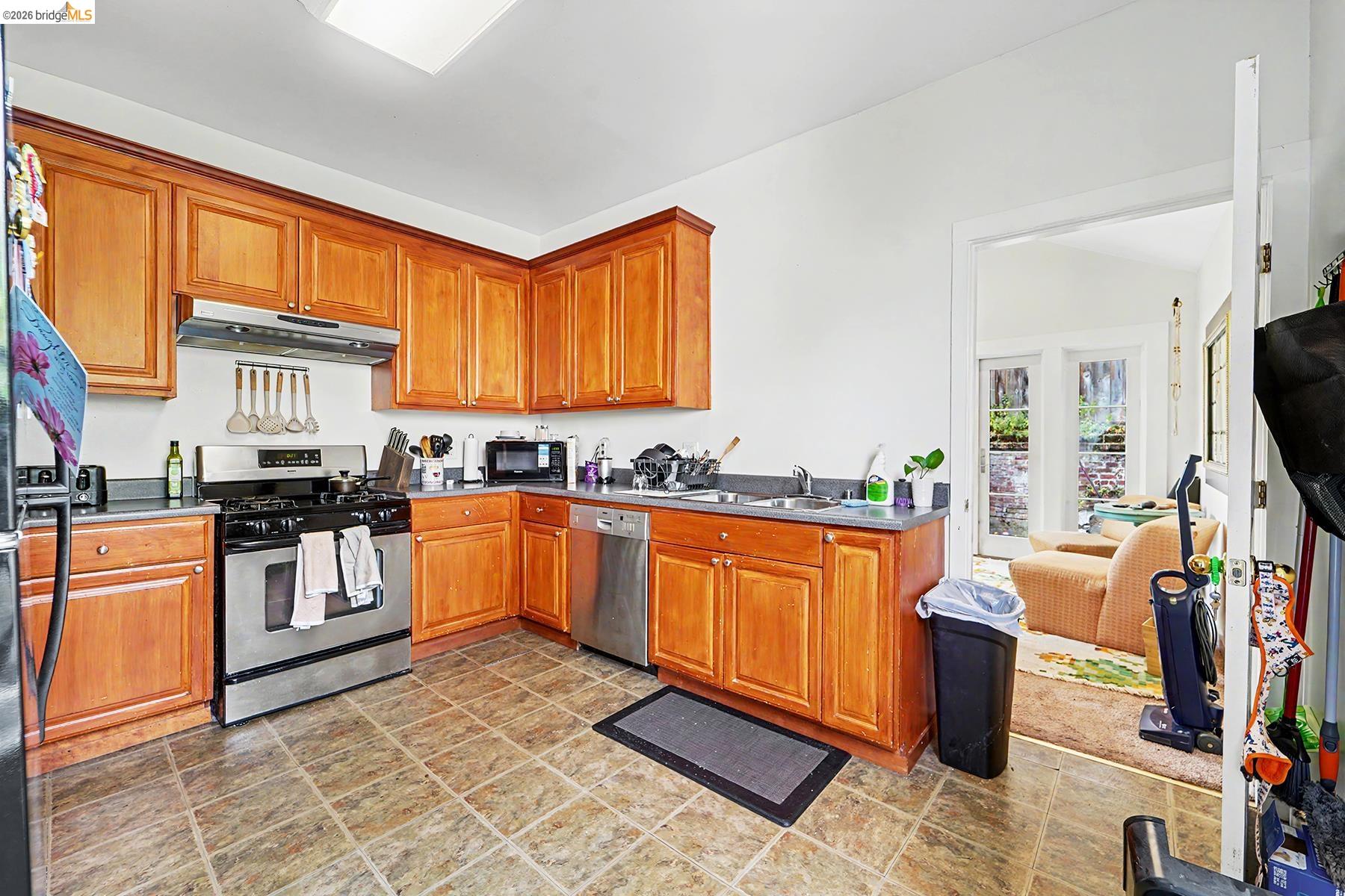 213 Nicholl Ave