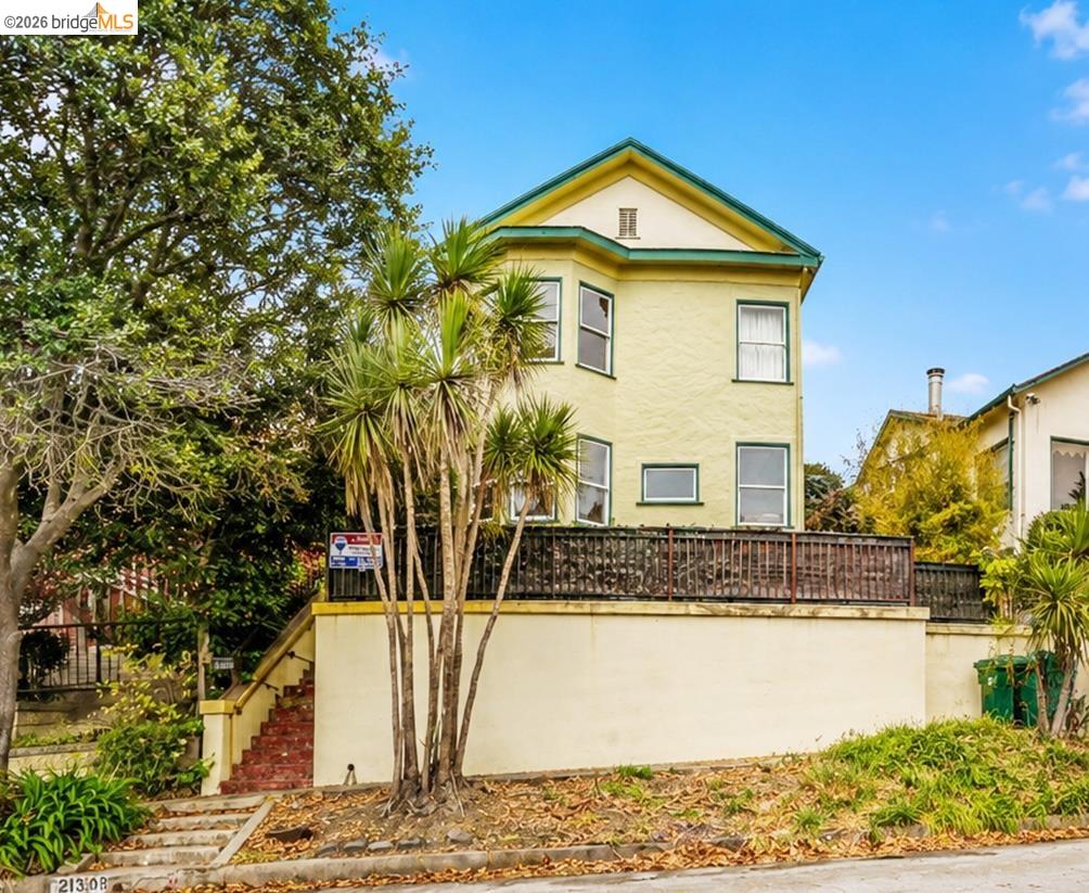 213 Nicholl Ave