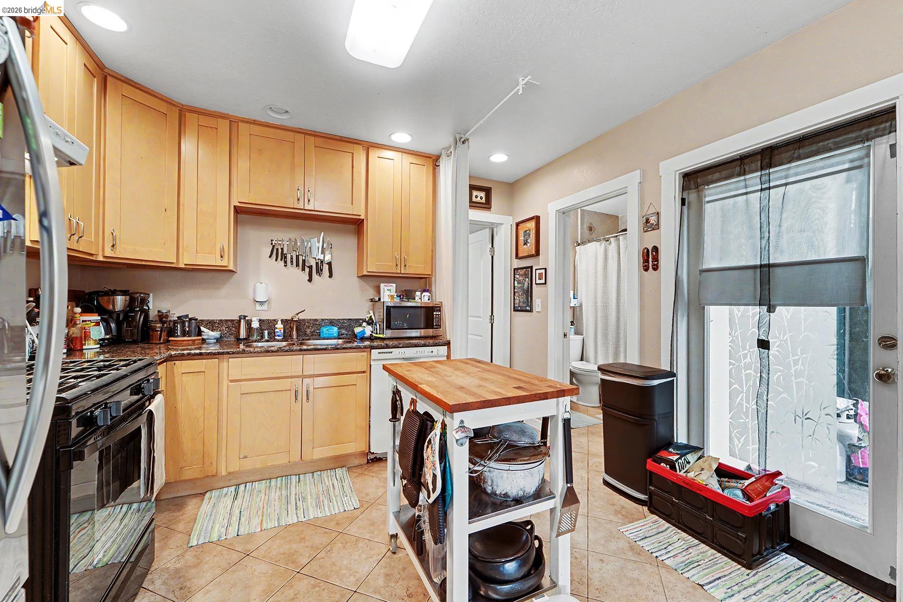 213 Nicholl Ave
