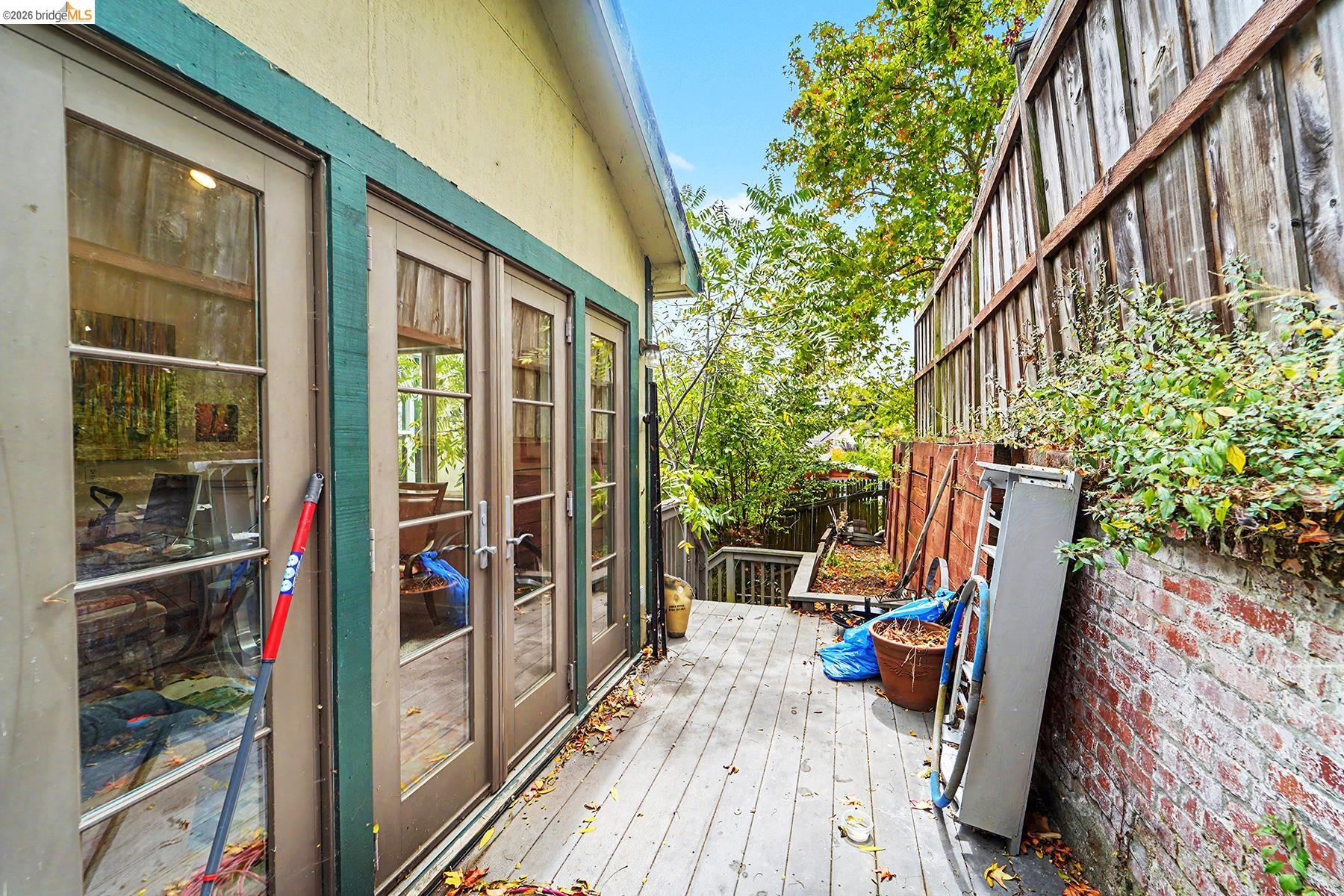 213 Nicholl Ave