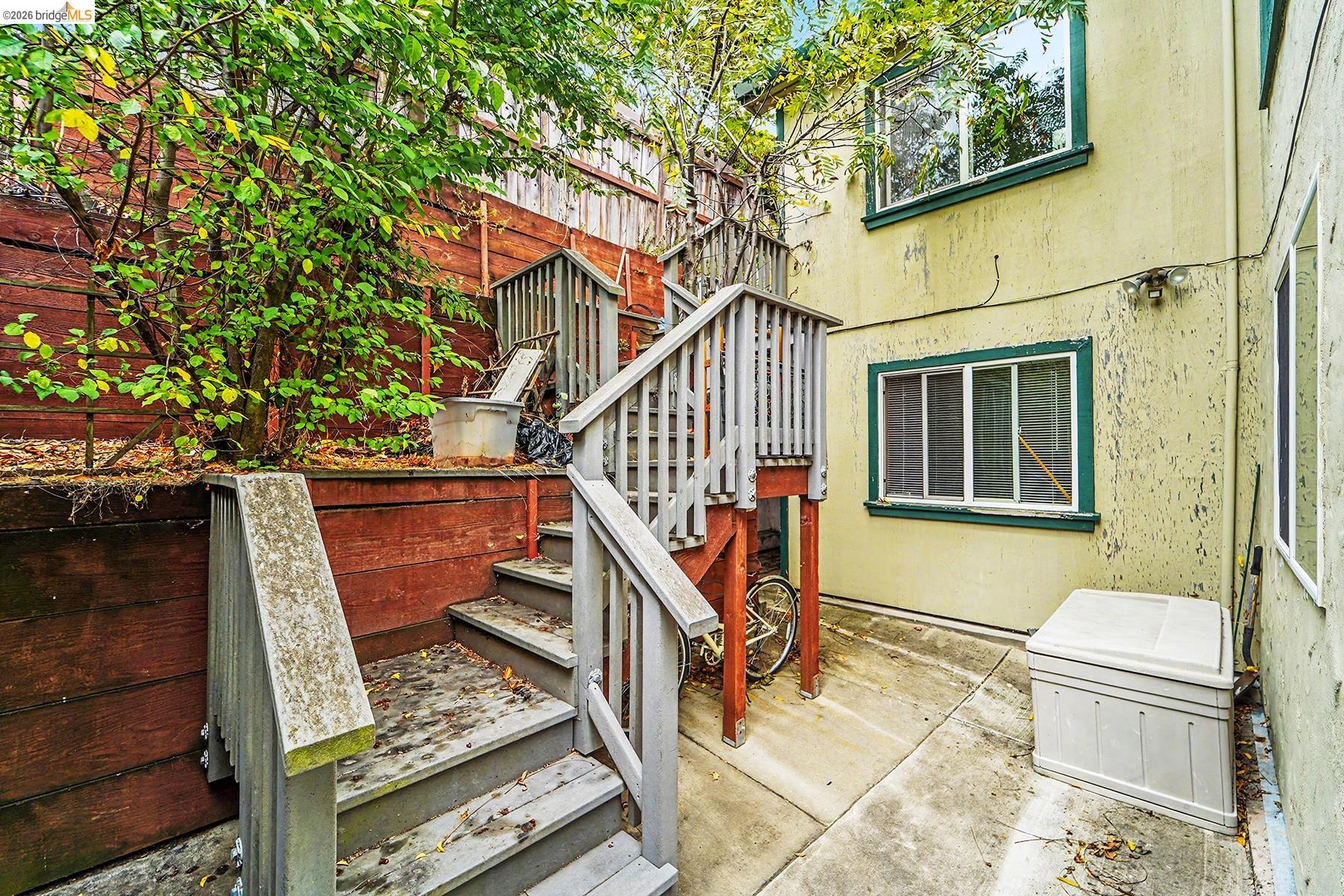 213 Nicholl Ave