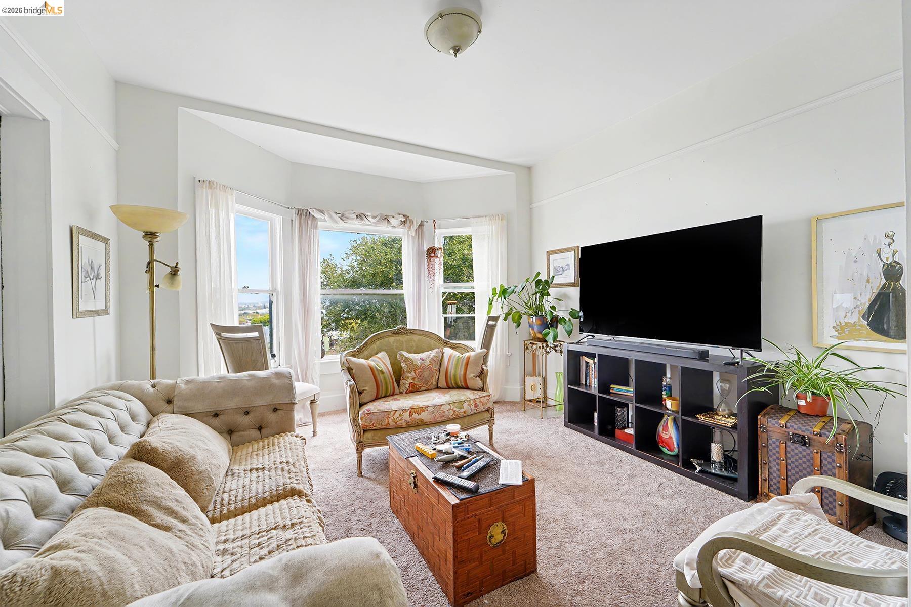 213 Nicholl Ave
