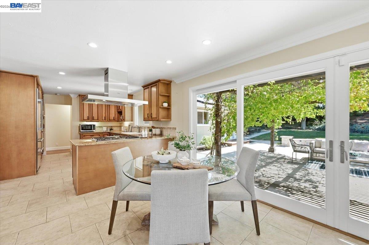 280 Bolla Ave