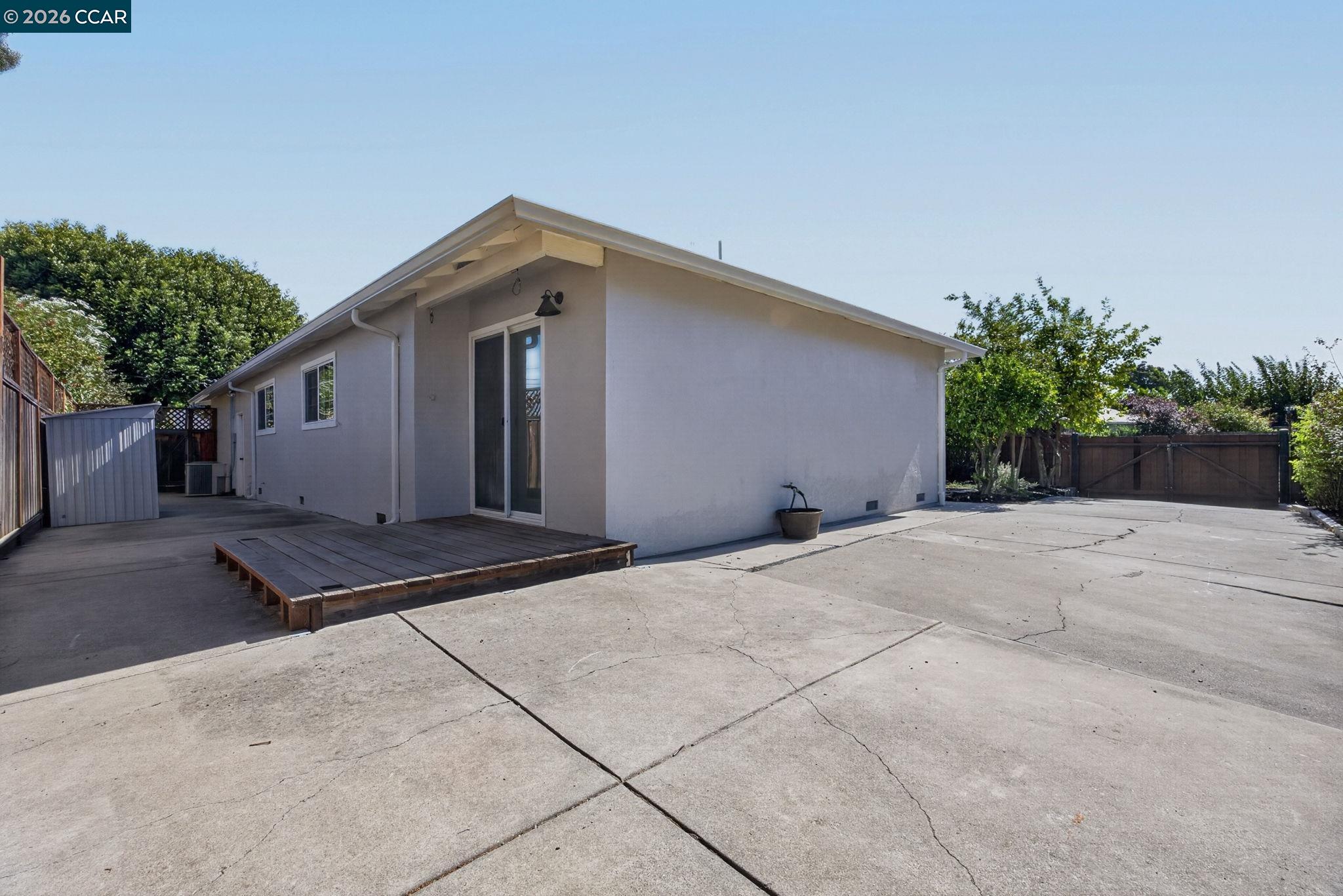 1883 Lynwood Dr