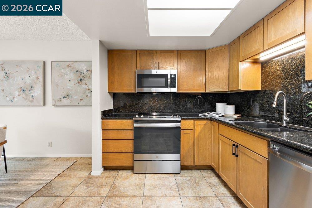 2500 Ptarmigan Dr # 4