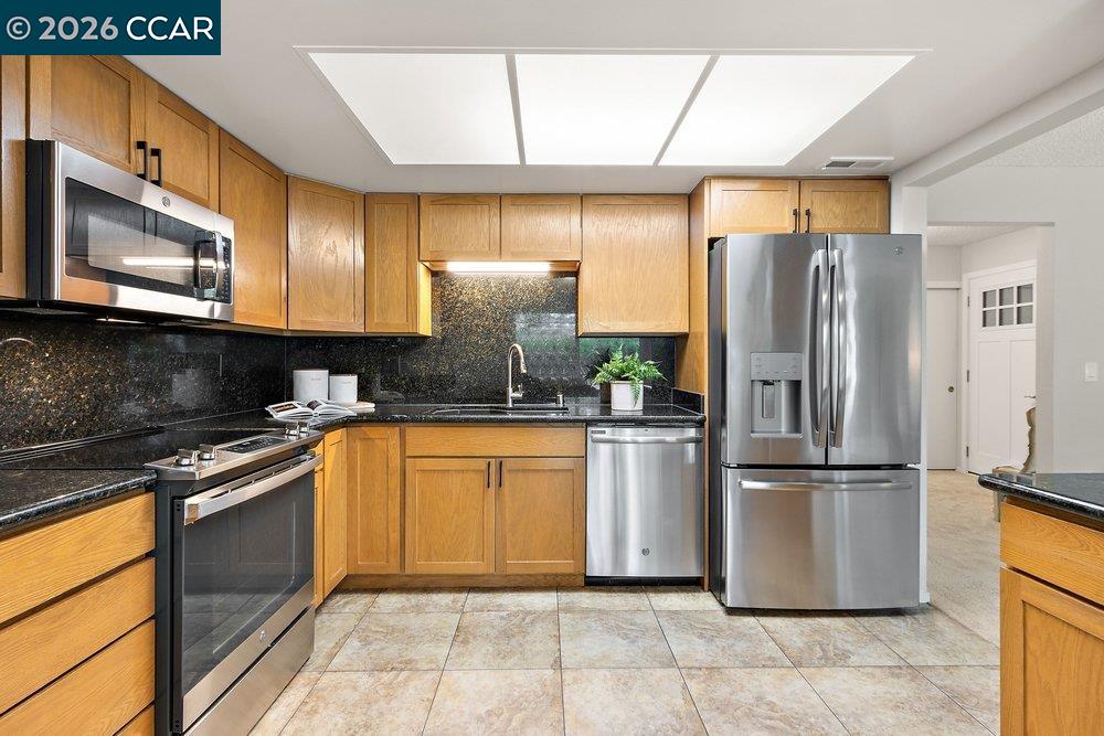 2500 Ptarmigan Dr # 4