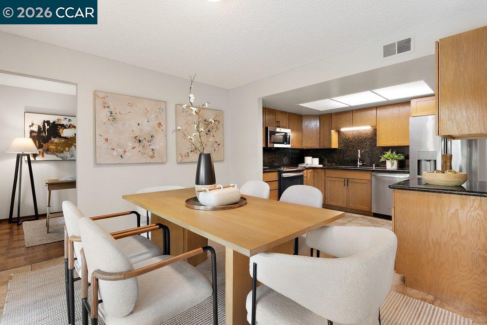 2500 Ptarmigan Dr # 4