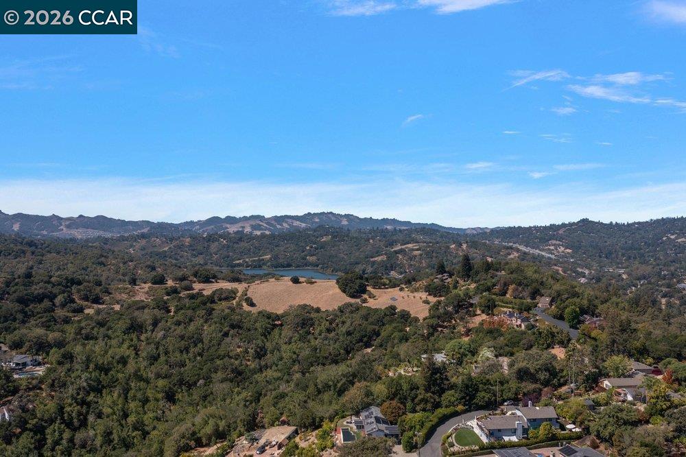 809 Mountain View Dr