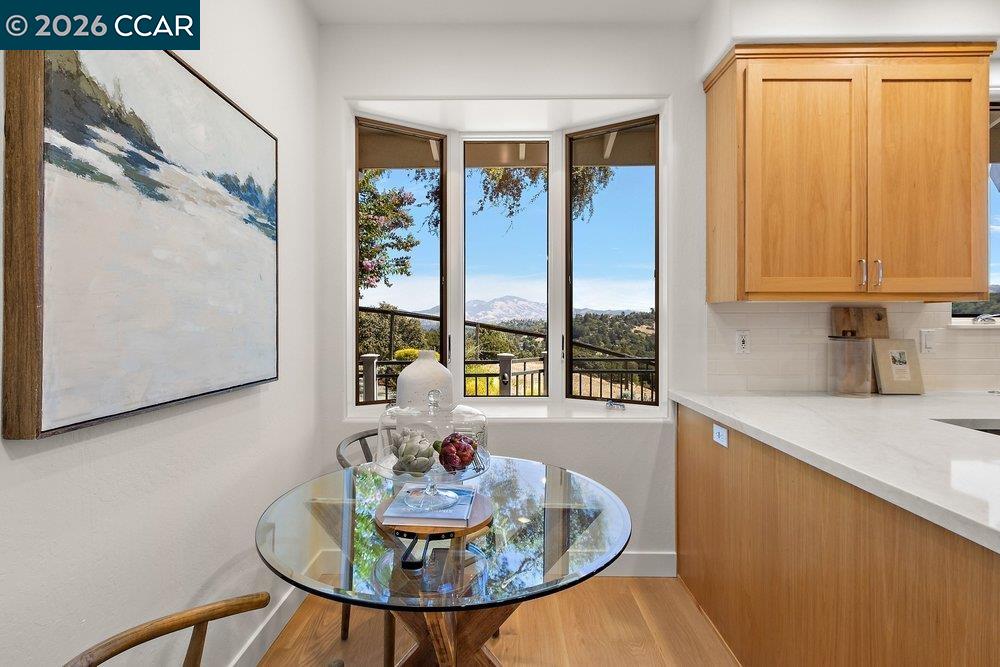 809 Mountain View Dr