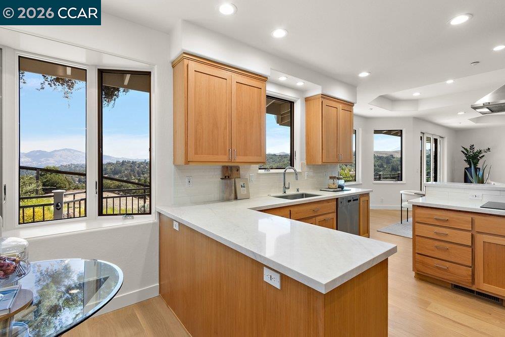 809 Mountain View Dr
