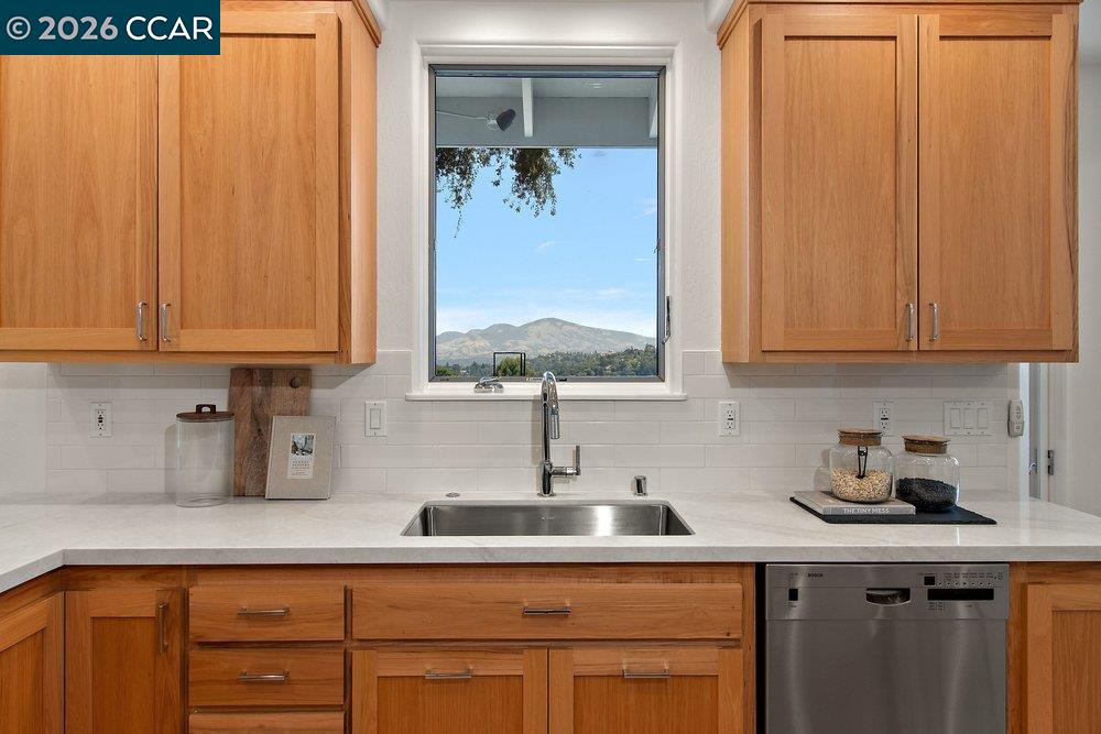809 Mountain View Dr