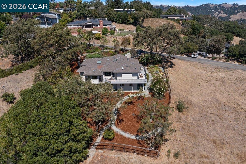 809 Mountain View Dr