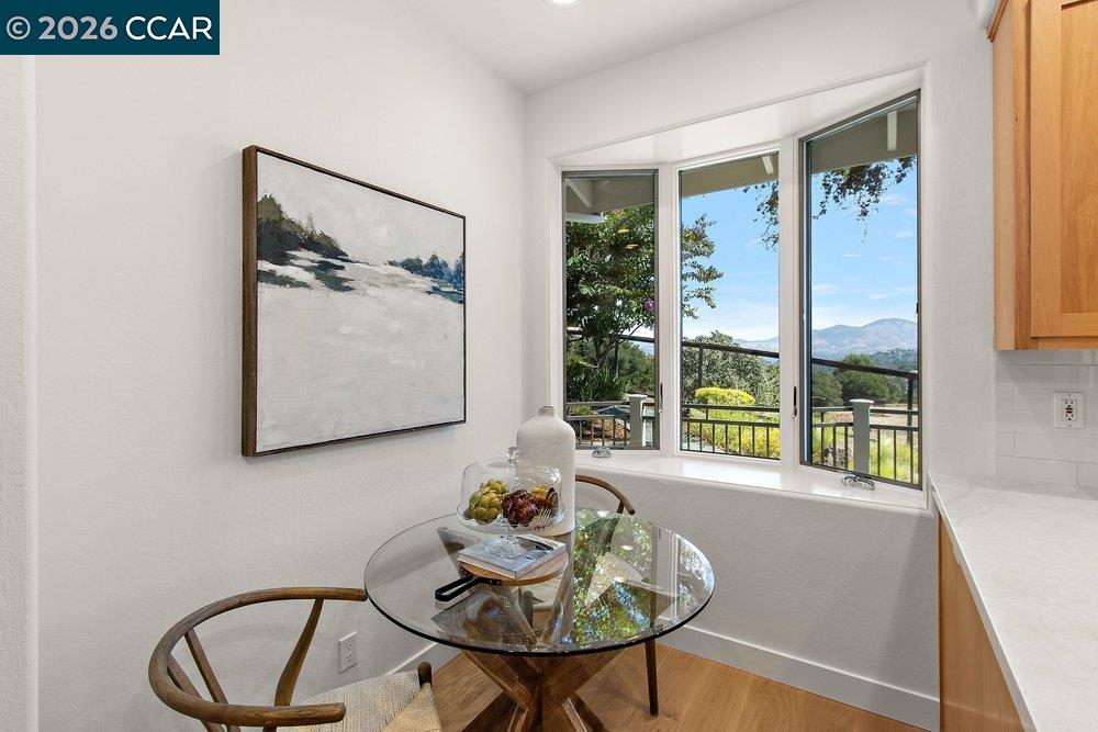 809 Mountain View Dr