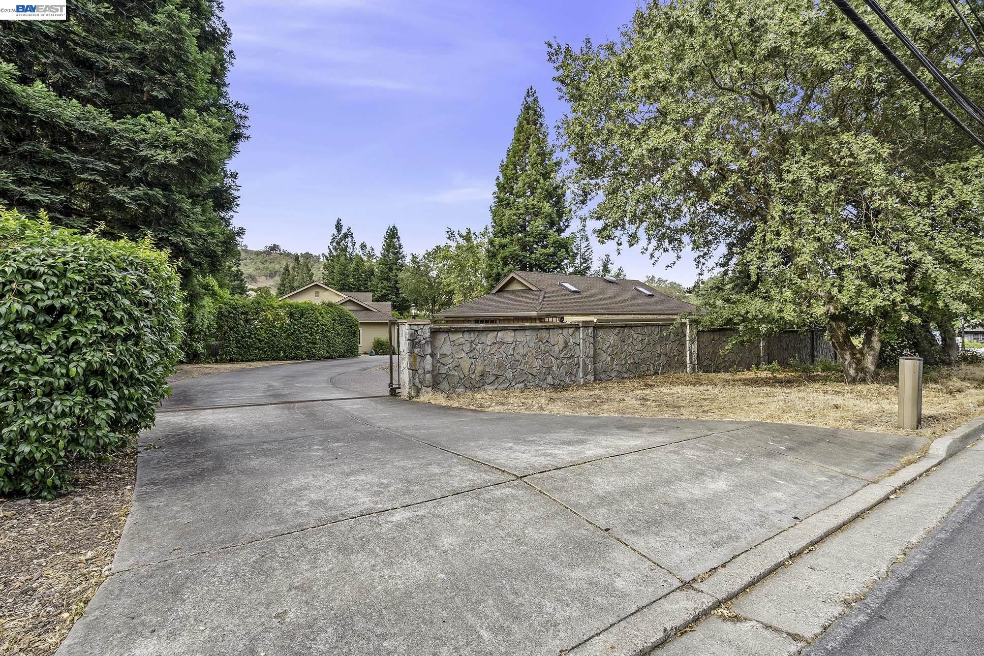 2280 Blackhawk Rd