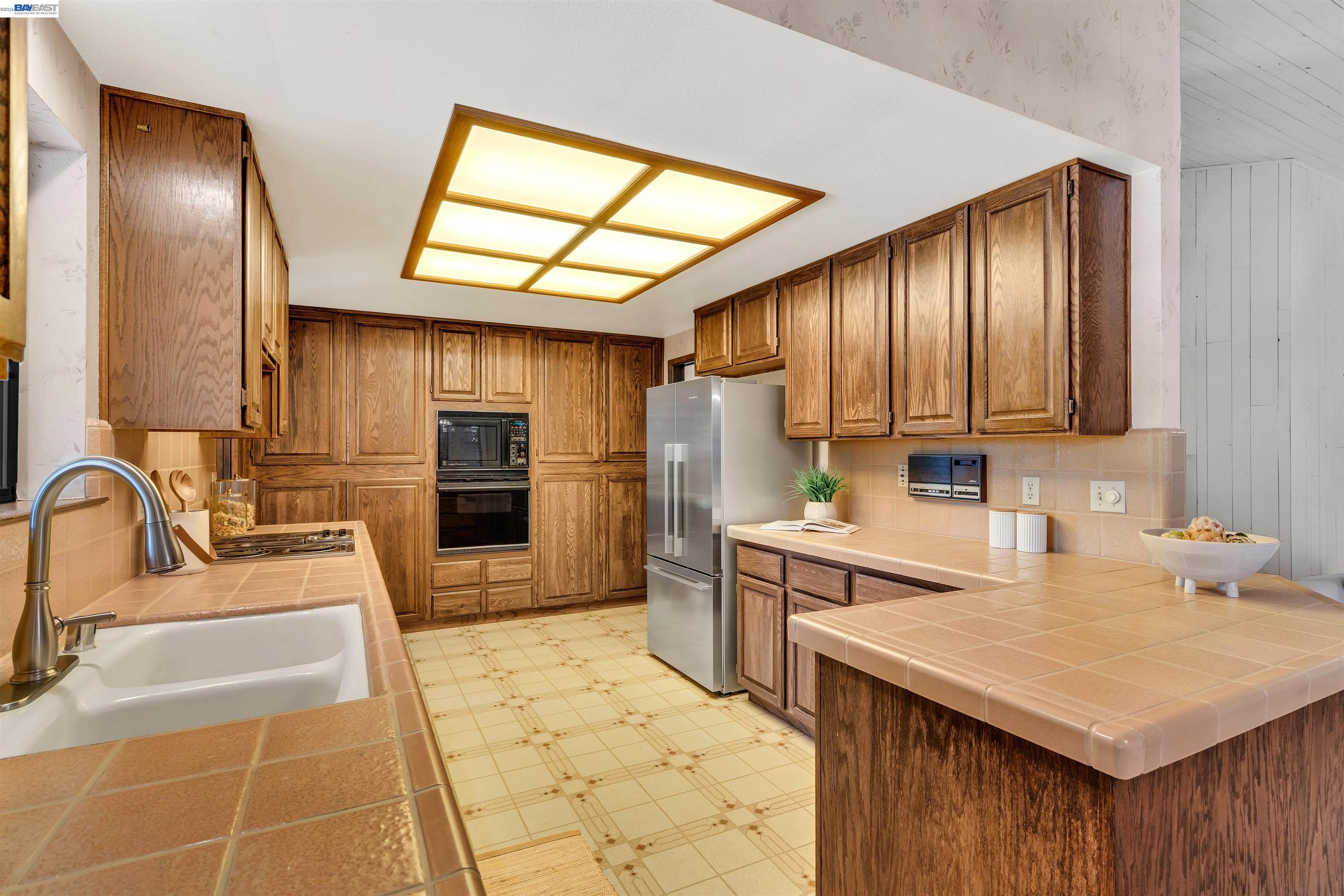 2280 Blackhawk Rd
