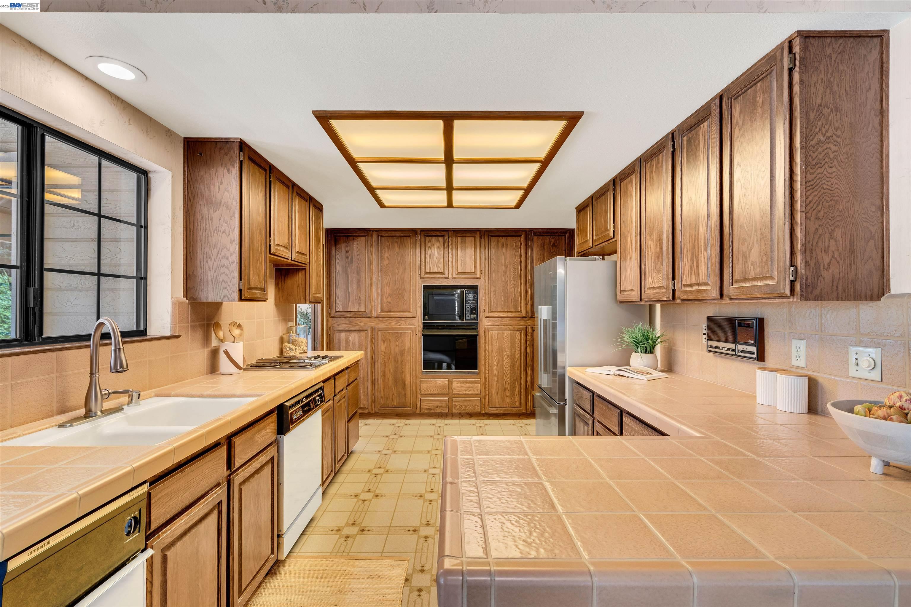 2280 Blackhawk Rd