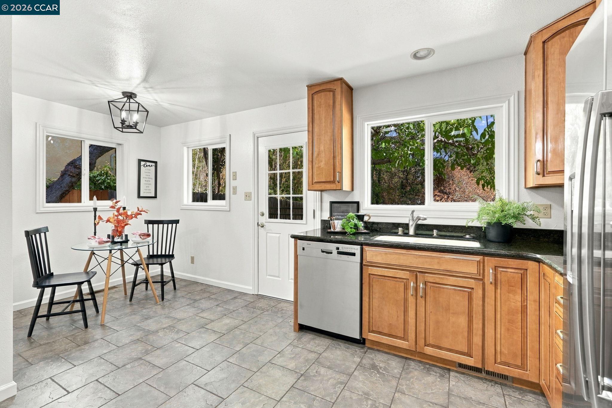 140 Lucinda Ln