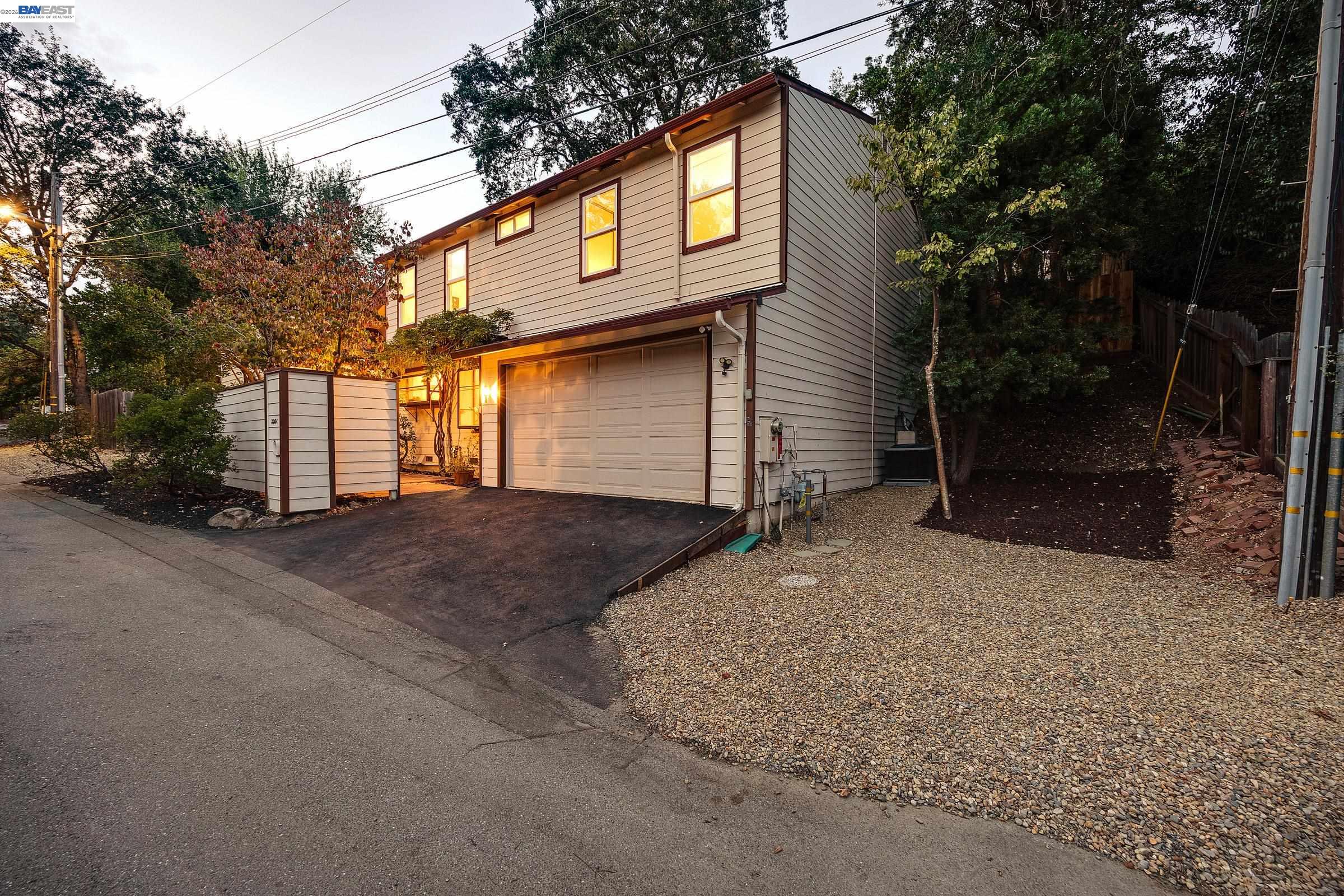3364 Walnut Ln
