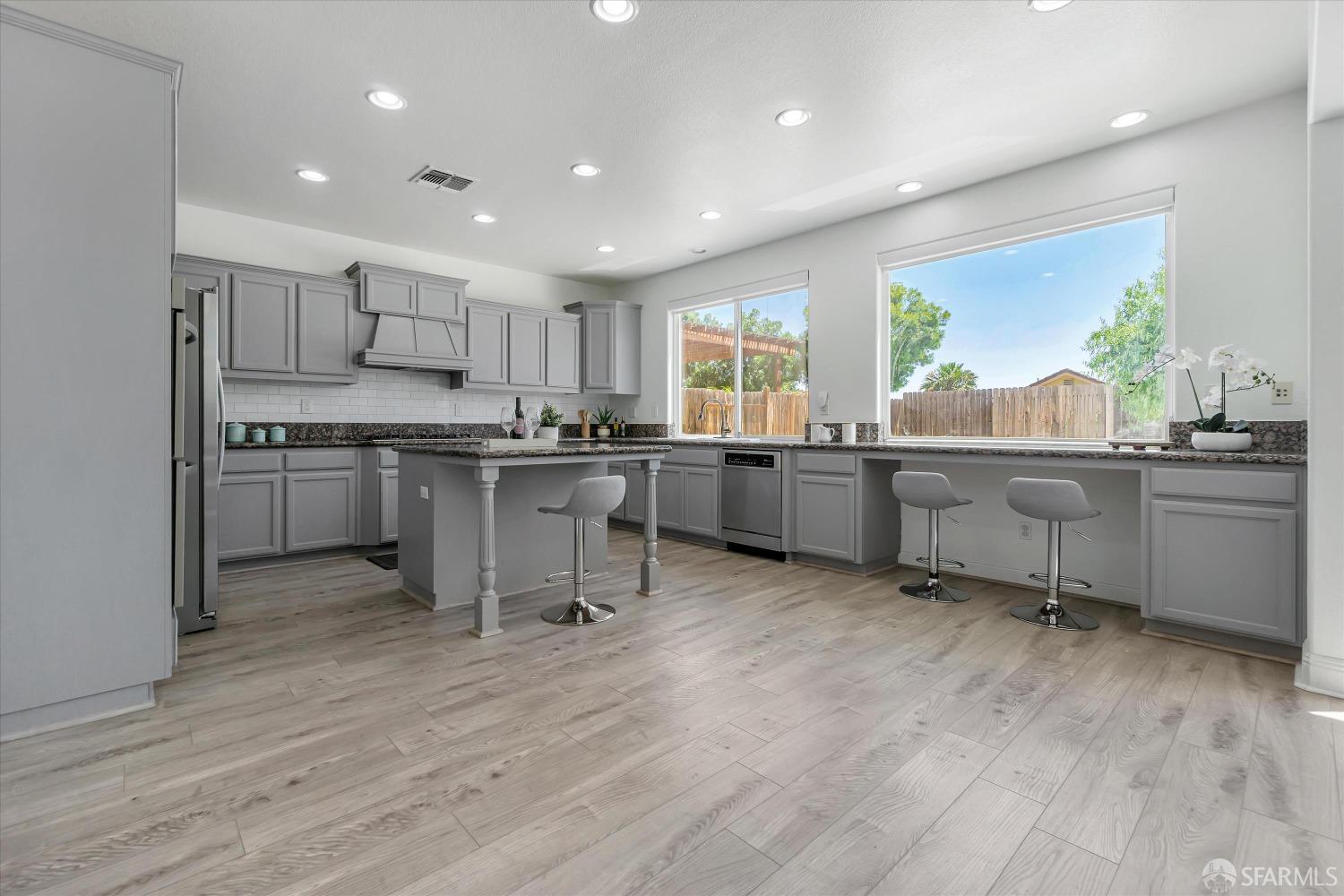2320 Quartz Way