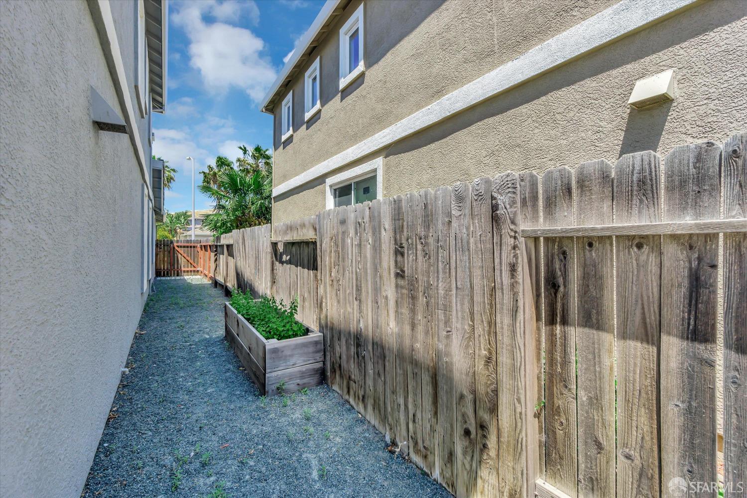2320 Quartz Way