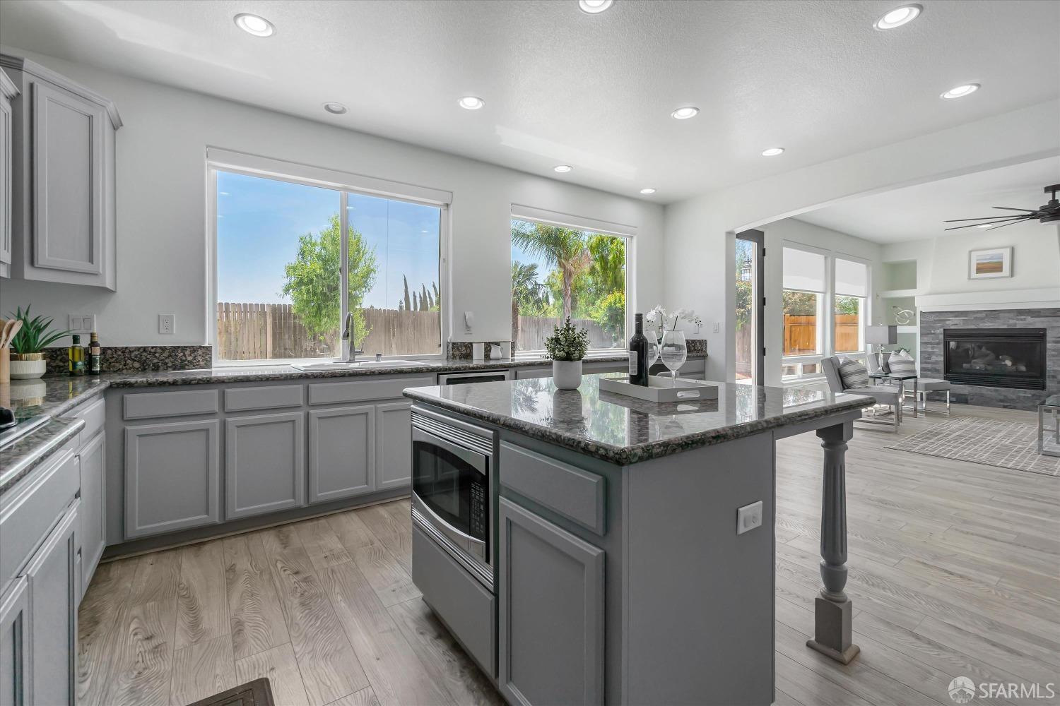 2320 Quartz Way