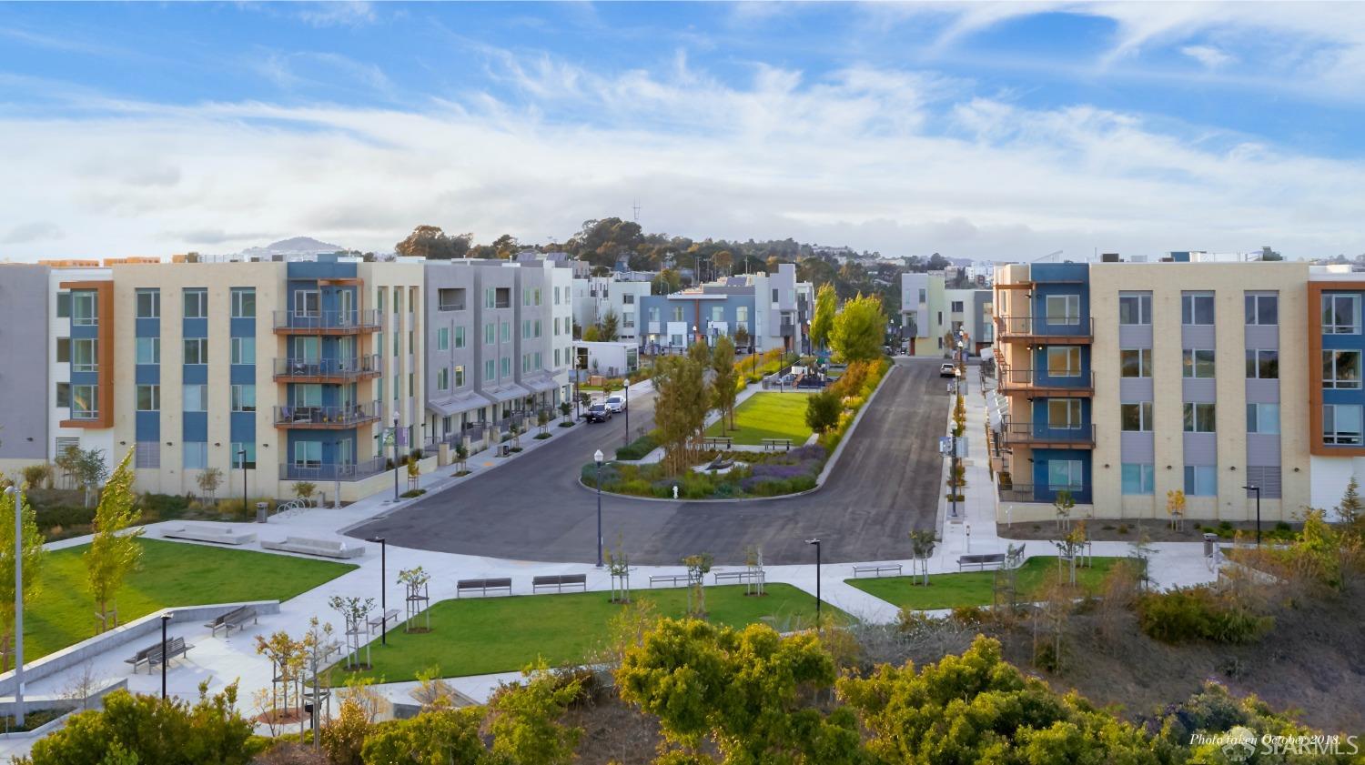 52 Innes Court # 403