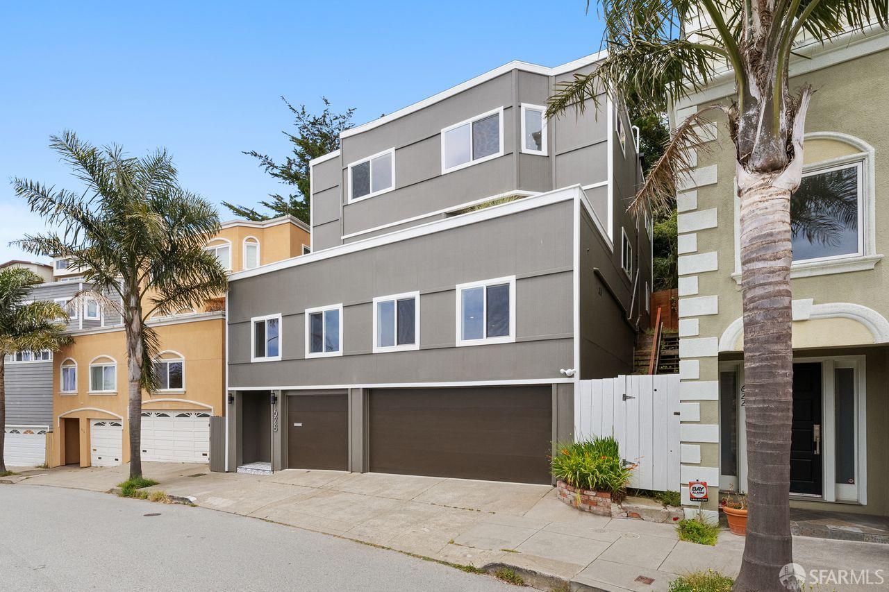 628 Los Palmos Drive