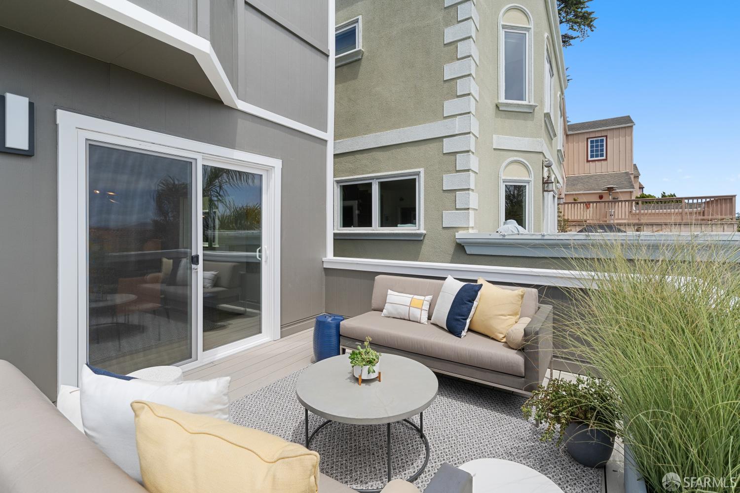 628 Los Palmos Drive