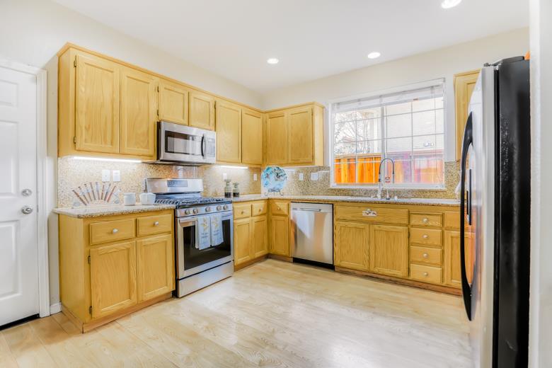 15358 Snowy Plover CT