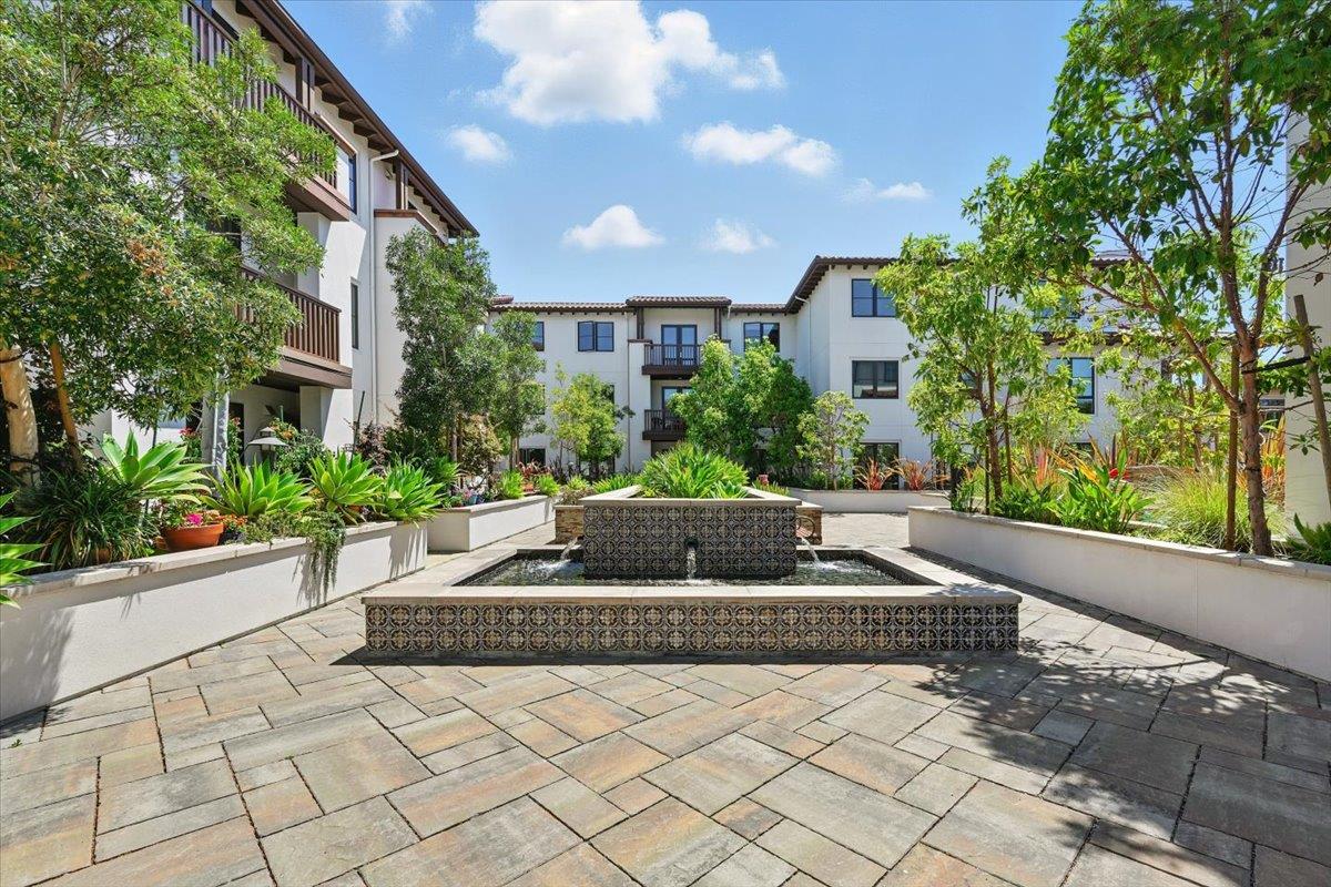 657 Walnut Street 325