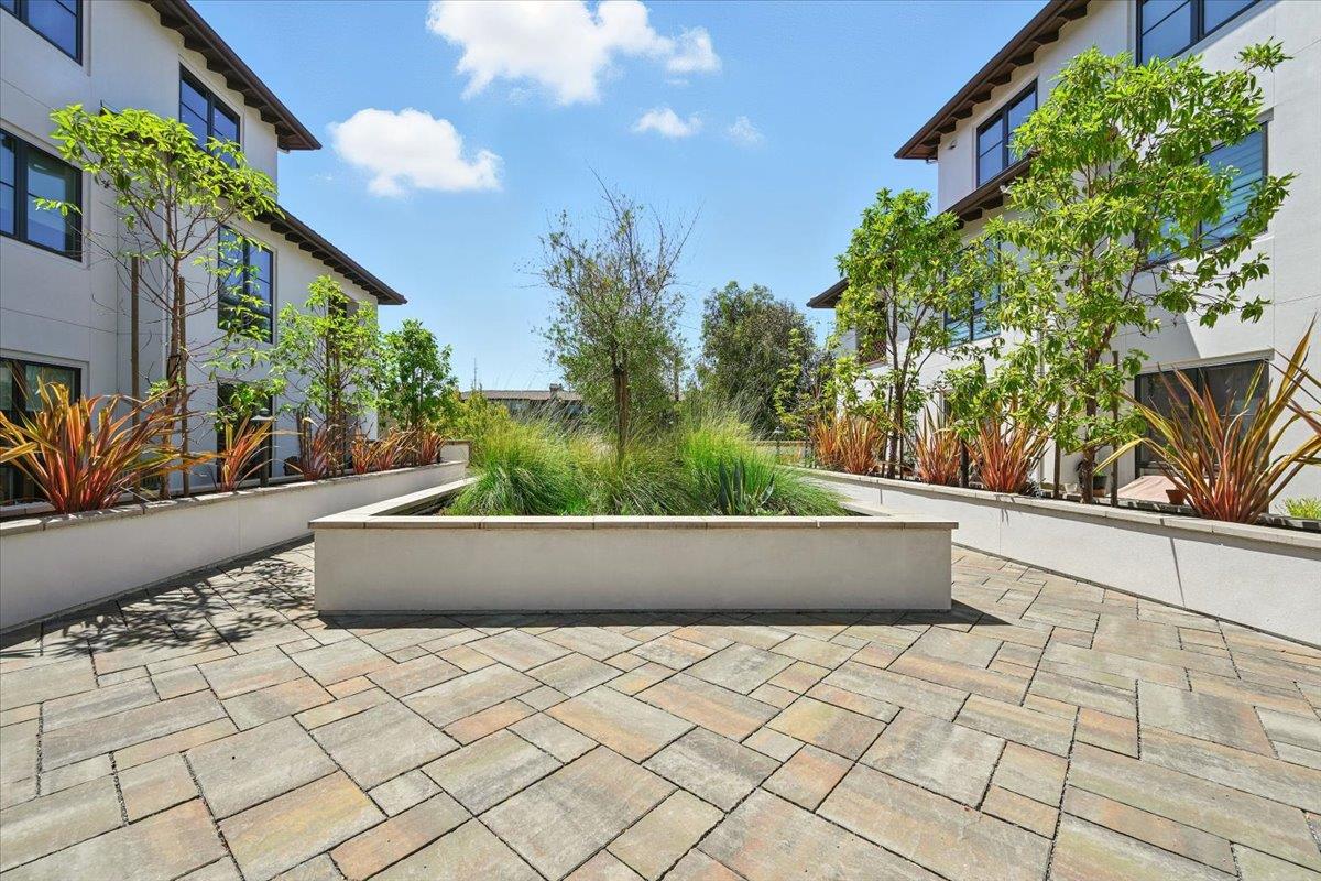 657 Walnut Street 325