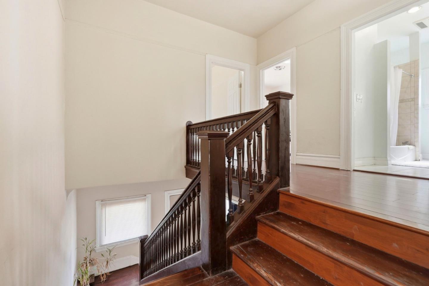 881 West Macarthur Boulevard