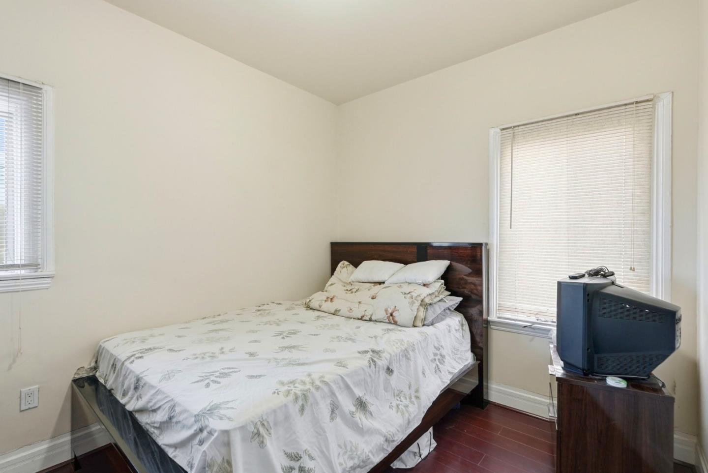 881 West Macarthur Boulevard