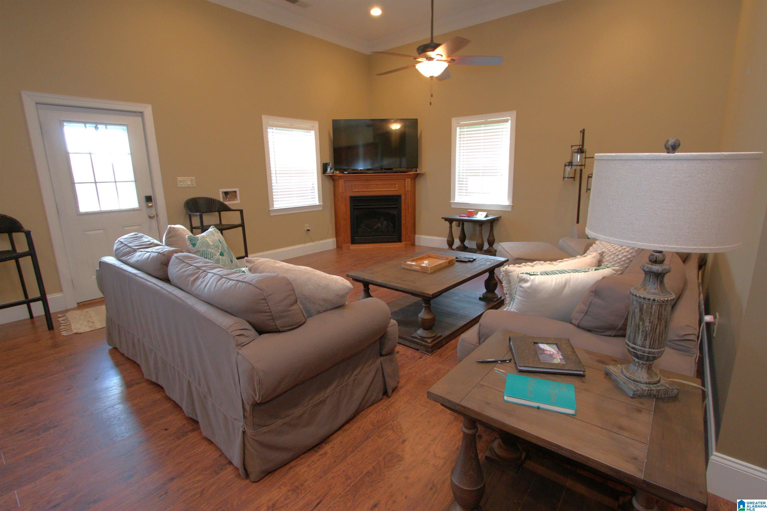 411 DR JENKINS LANE
