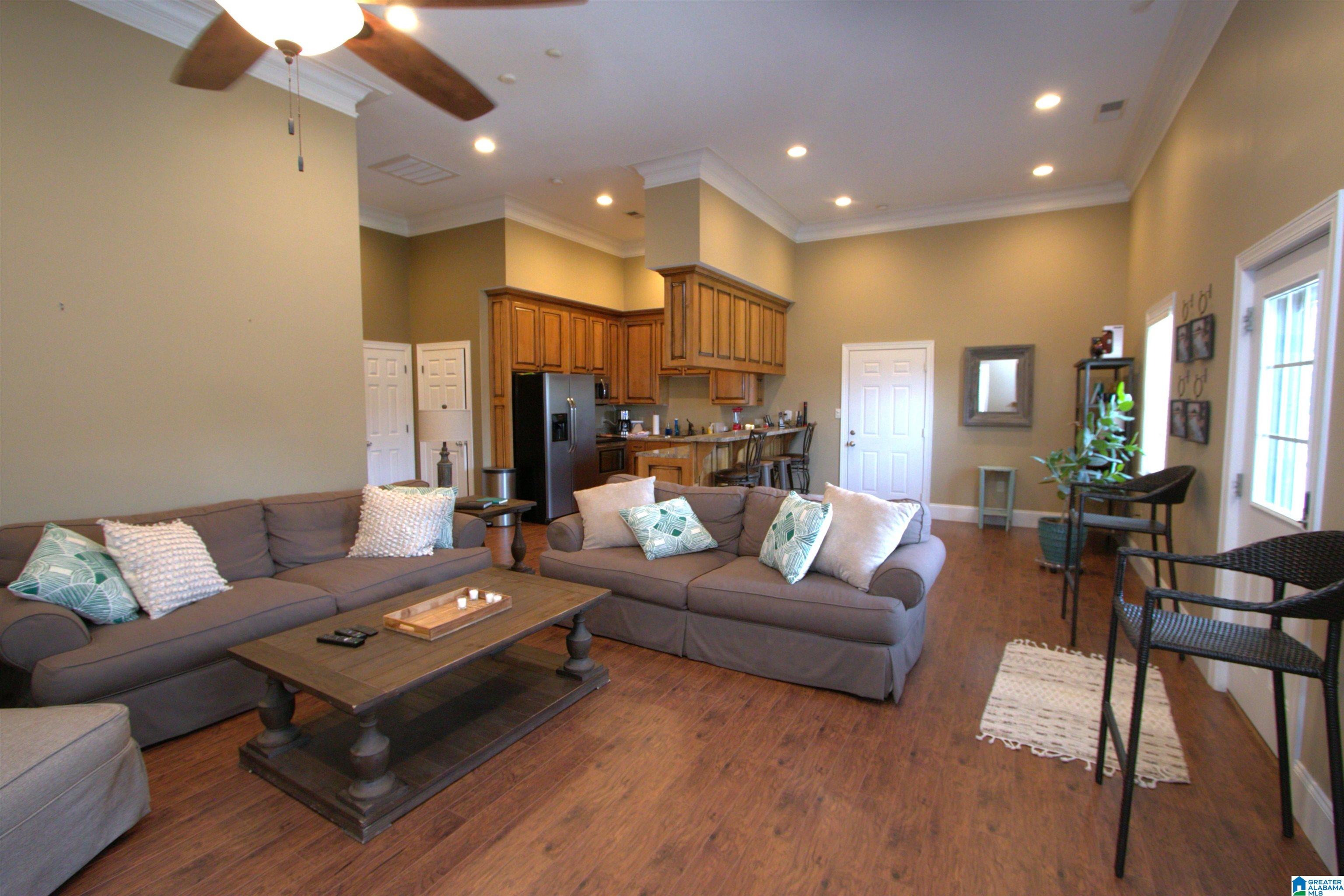 411 DR JENKINS LANE