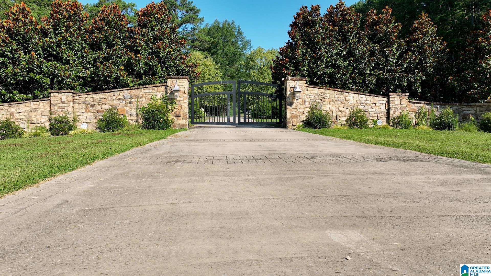 411 DR JENKINS LANE