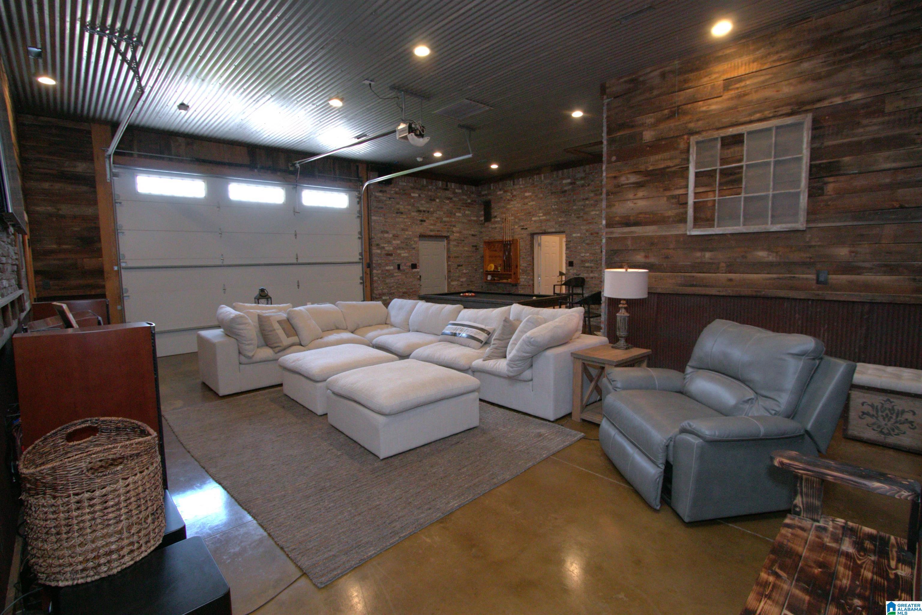 411 DR JENKINS LANE