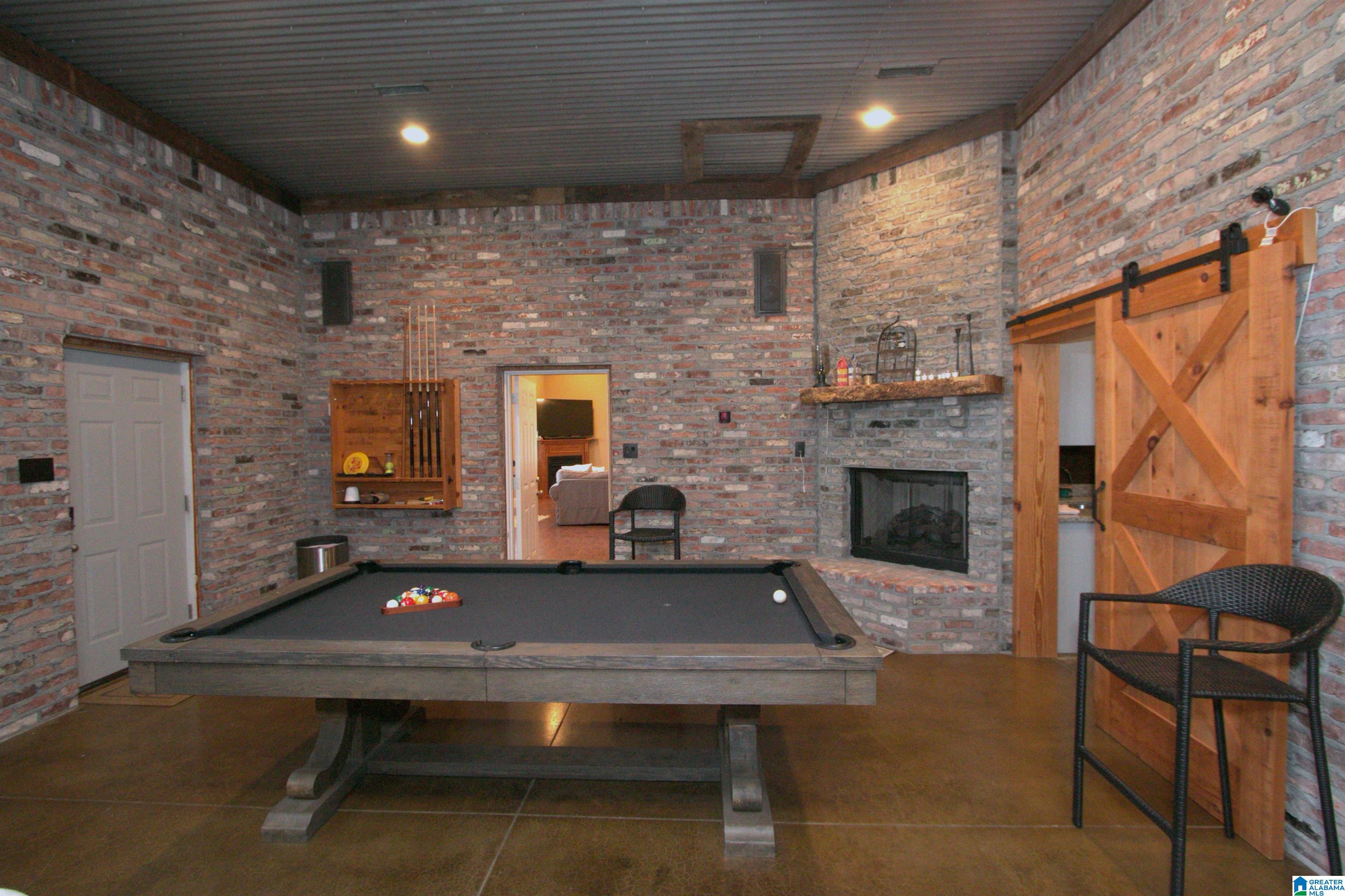 411 DR JENKINS LANE